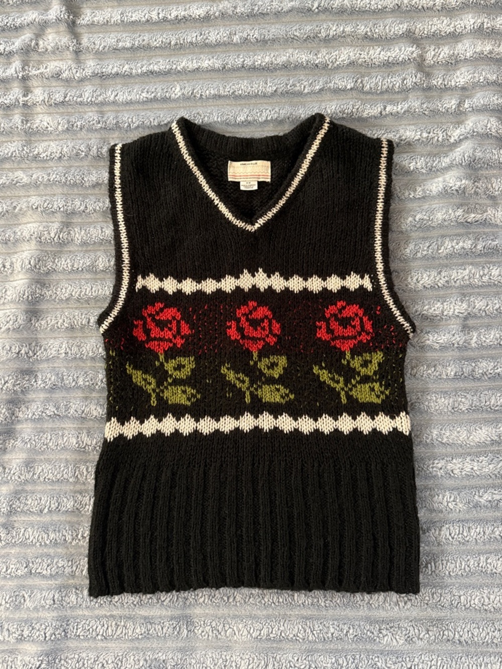 Kimchi Blue Urban Outfitters Black Rose Knit V-Neck Sweater Vest Medium
